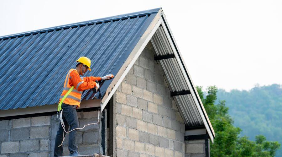 Professional gutter cleaning in Aurora, WV